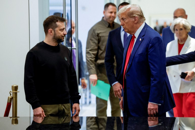 El candidato presidencial republicano y ex presidente de los Estados Unidos, Donald Trump, y el presidente de Ucrania, Volodymyr Zelenskyy, están en la Torre Trump en Nueva York, EE. UU., 27 de septiembre de 2024.