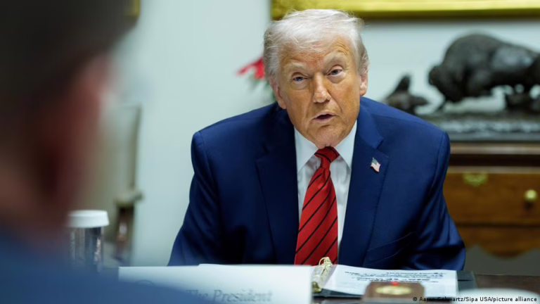 Trump says US seized 'very large' oil tanker near Venezuela – DW – 12/10/2025