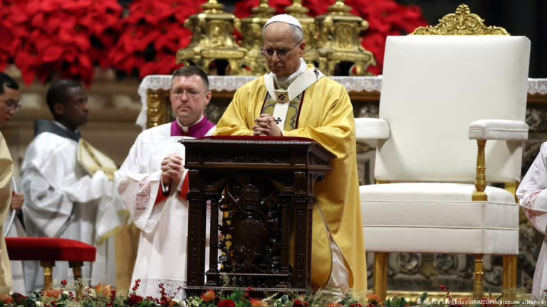 Pope Leo decries 'distorted economy' in first Christmas Mass – DW – 12/25/2025