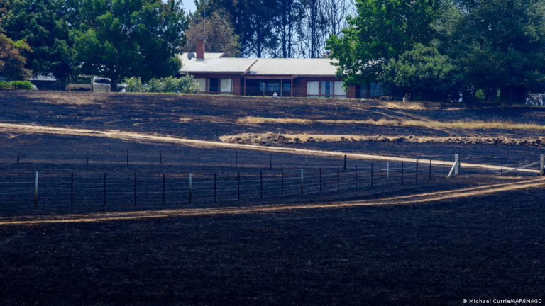 State of disaster declared amid Victoria fires – DW – 01/10/2026