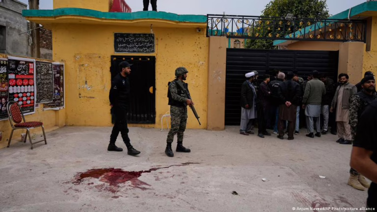 Blast hits Islamabad Shiite mosque — police
