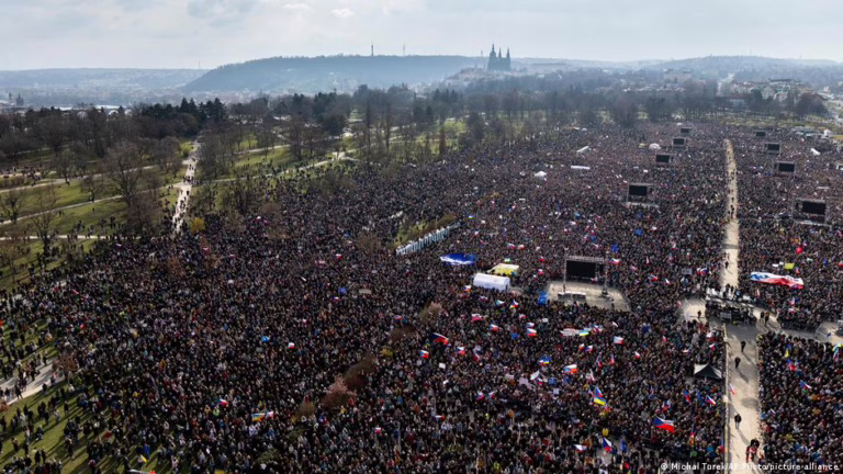 Mass Prague rally hits Babis over democracy concerns