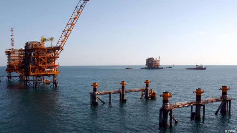 Tehran vows response to Trump's Hormuz threats