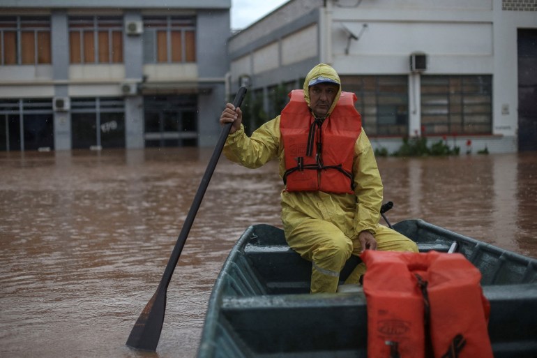 Lluvias y deslizamientos de tierra matan a 29 personas en el