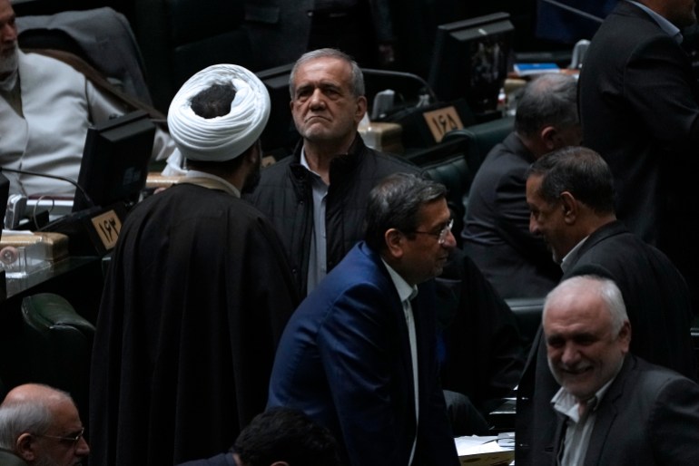 Pezehkian en el parlamento