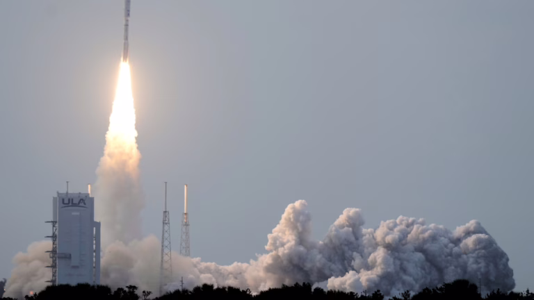Amazon lanza sus primeros satélites de Internet para competir contra SpaceX StarLinks: NPR