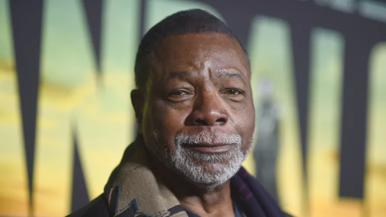 Carl Weathers, protagonista de las películas 'Rocky', muere a los 76 años: NPR