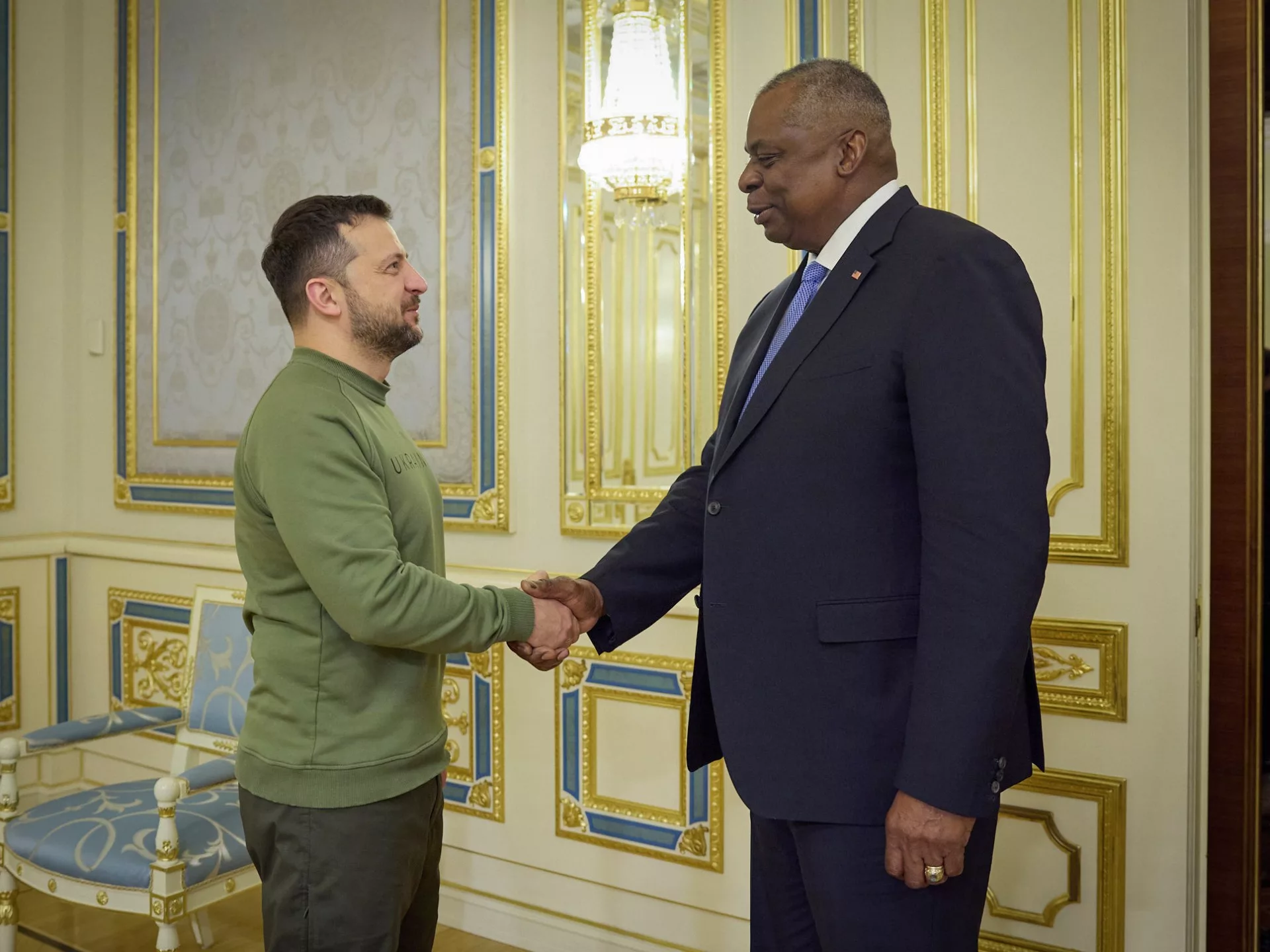 El jefe de Defensa de Estados Unidos visita Kiev y anuncia un paquete de ayuda militar de 100 millones de dólares | Noticias de la guerra Rusia-Ucrania