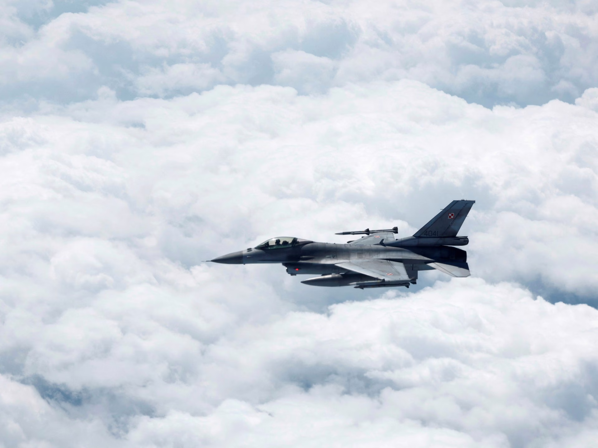 El piloto del ejército polaco muerto como falla del avión F-16 durante la preparación del espectáculo aéreo | Noticias de aviación