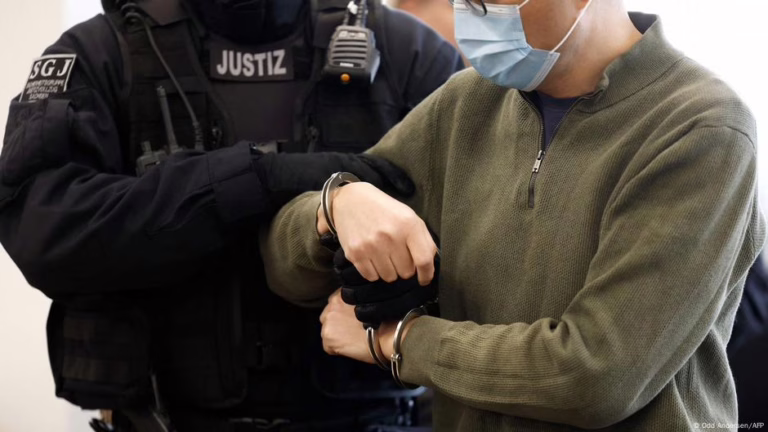 Ex-AfD aide convicted of spying for China – DW – 09/30/2025