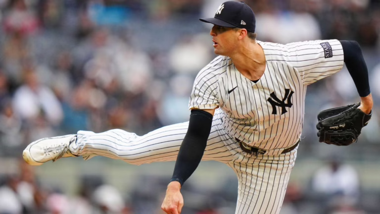 Fuentes - RHP Clay Holmes alcanza contrato de 3 años y $38 millones con los Mets