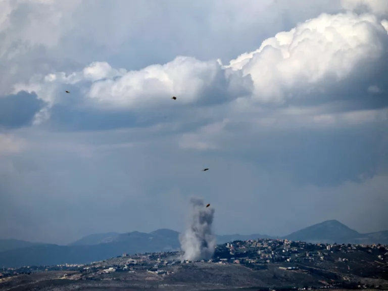 Hezbollah del Líbano dispara 'docenas de cohetes' contra posiciones israelíes | Guerra de Israel en Gaza Noticias