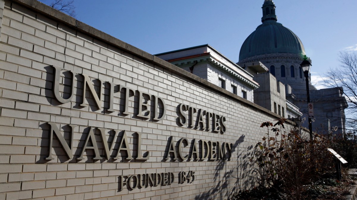 Juez estadounidense afirma que la Academia Naval considera la raza en el proceso de admisión | Noticias de los tribunales