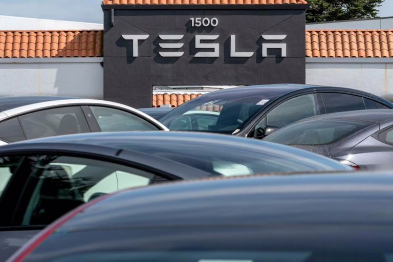 Los fanáticos minoristas de Tesla compran acciones a un ritmo nunca antes visto