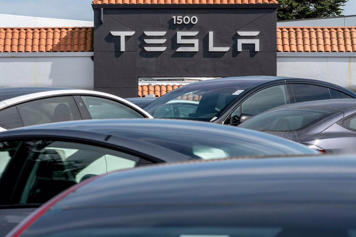Los fanáticos minoristas de Tesla compran acciones a un ritmo nunca antes visto