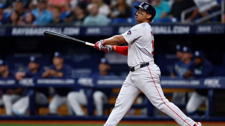 Medias Rojas Confirma Rafael Devres DH, Alex Bregman jugará 3B