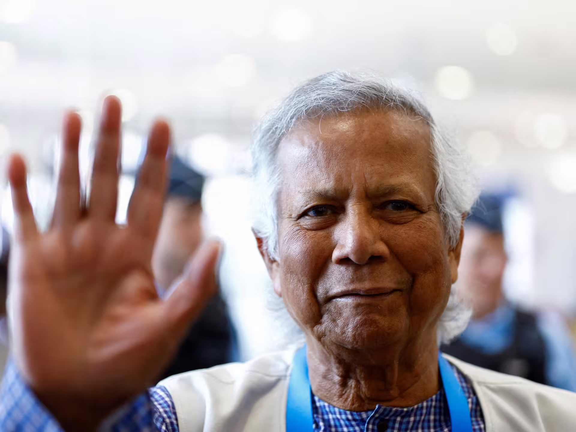 Muhammad Yunus regresa a casa para liderar el gobierno interino de Bangladesh | Noticias del gobierno