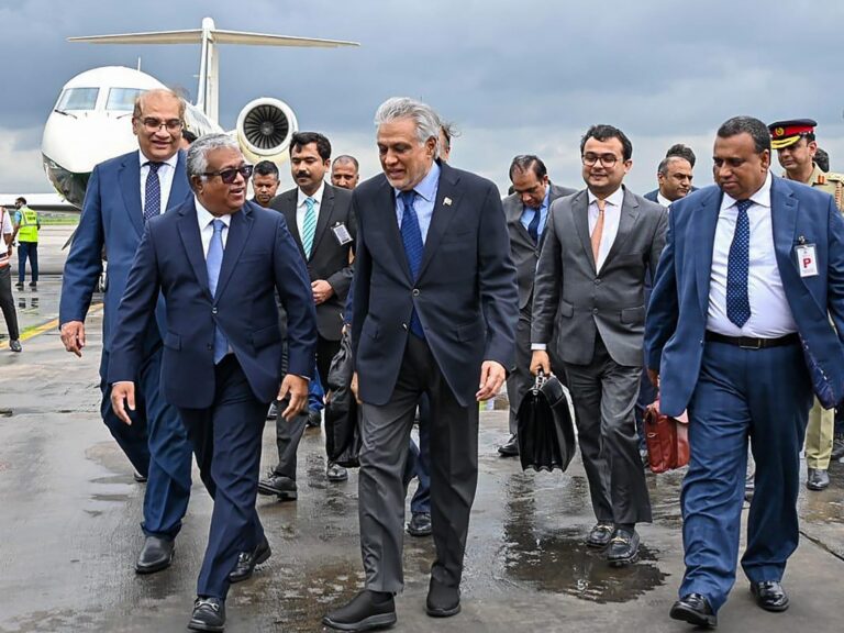 Pakistán FM mantiene conversaciones con los empleados de Bangladesh durante la visita 'histórica' | Noticias de política
