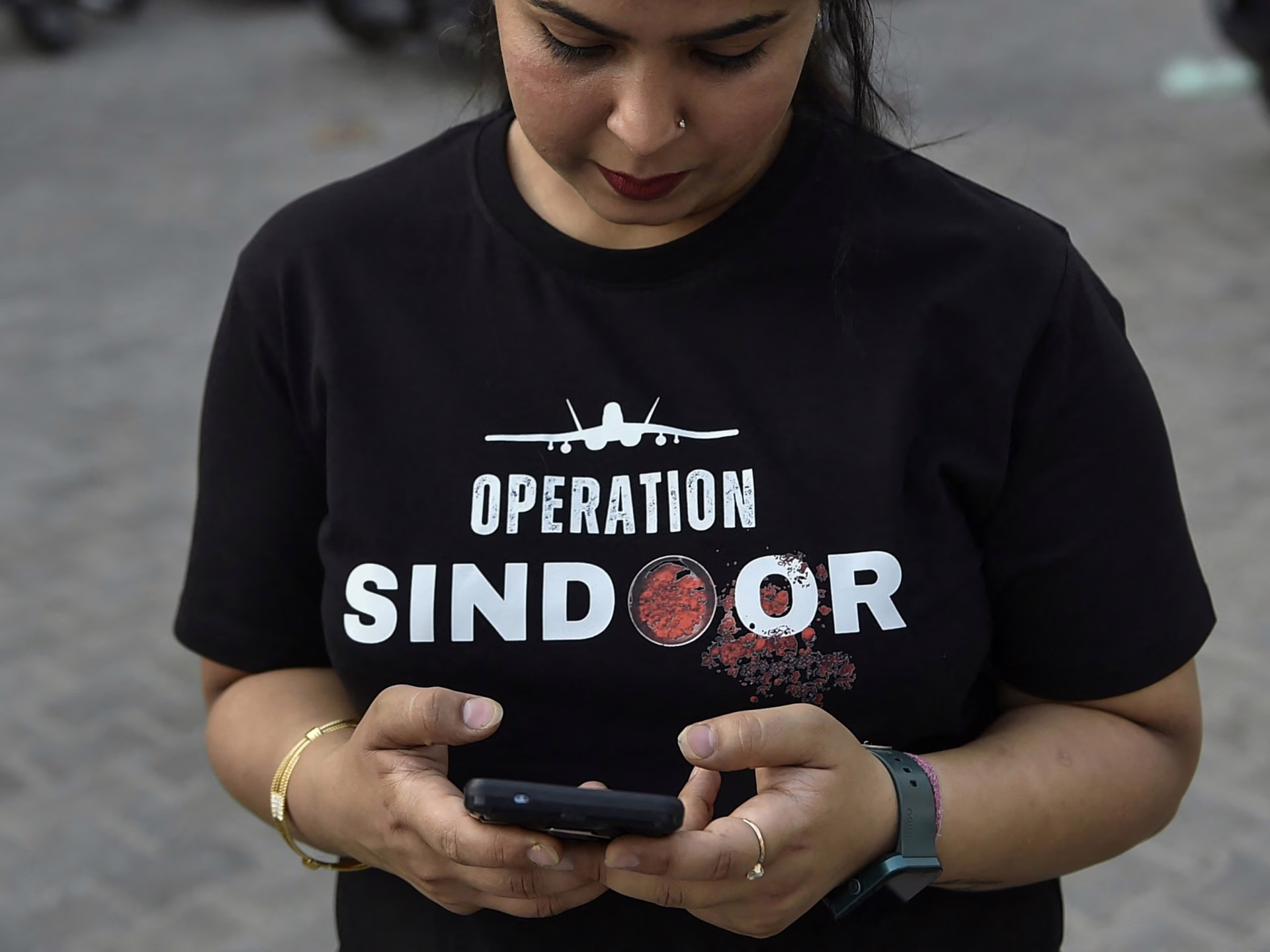 Profesor indio atascado por el puesto de redes sociales en operación militar | Noticias de tensiones de India-Pakistán
