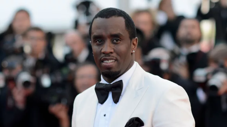 Sean Combs acusado de trata y abuso sexual: NPR