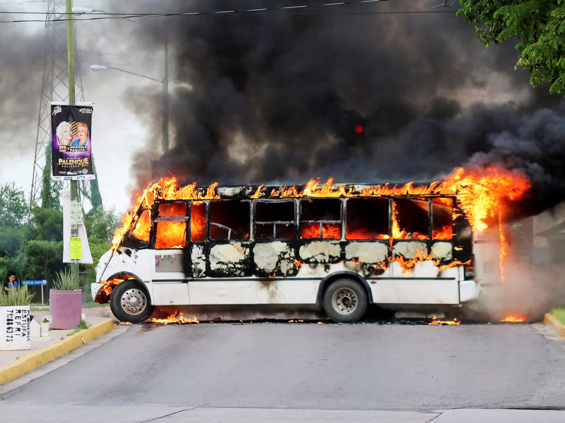 Sede de periódico alcanzadas a balazos en la capital del estado de Sinaloa, México | Noticias del crimen