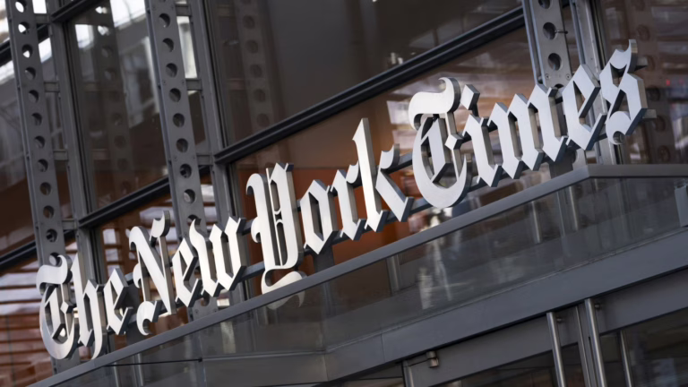'The New York Times' lleva a OpenAI a los tribunales. El futuro de ChatGPT podría estar en juego: NPR