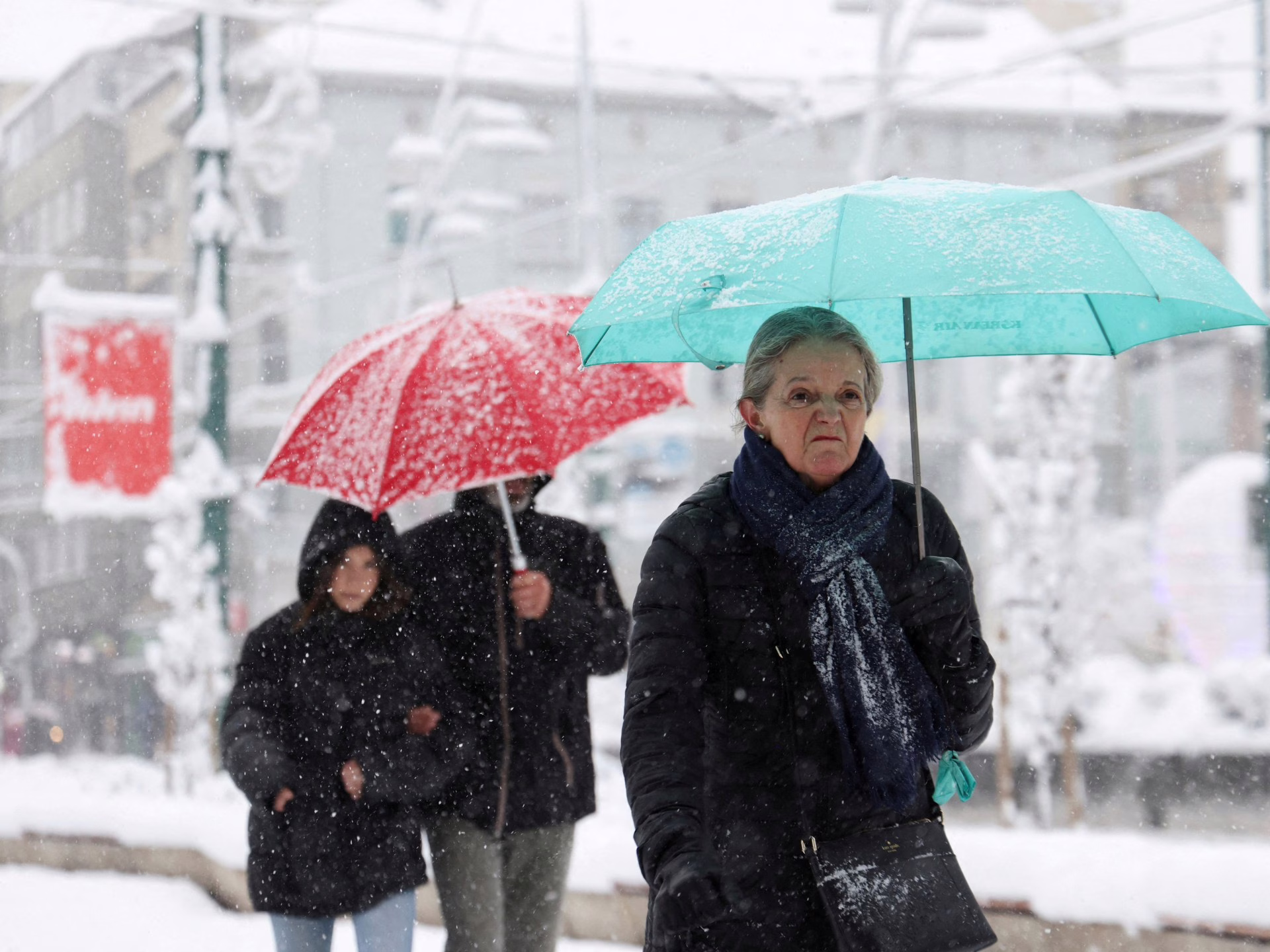 Tormenta de nieve en los Balcanes deja sin electricidad a decenas de miles de hogares | noticias del tiempo