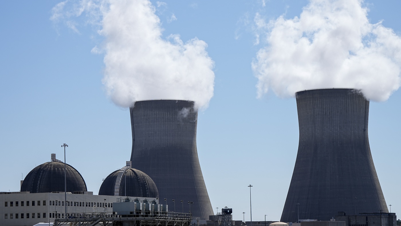 Trump busca aumentar la industria nuclear y revisar el regulador de seguridad: NPR