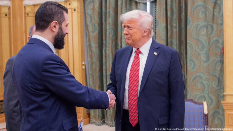 Syrian president in US ahead of landmark meeting with Trump – DW – 11/09/2025